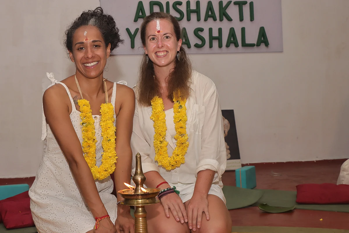Formación de profesor de yoga y ayurveda de 200 horas en Varkala, Kerala, India